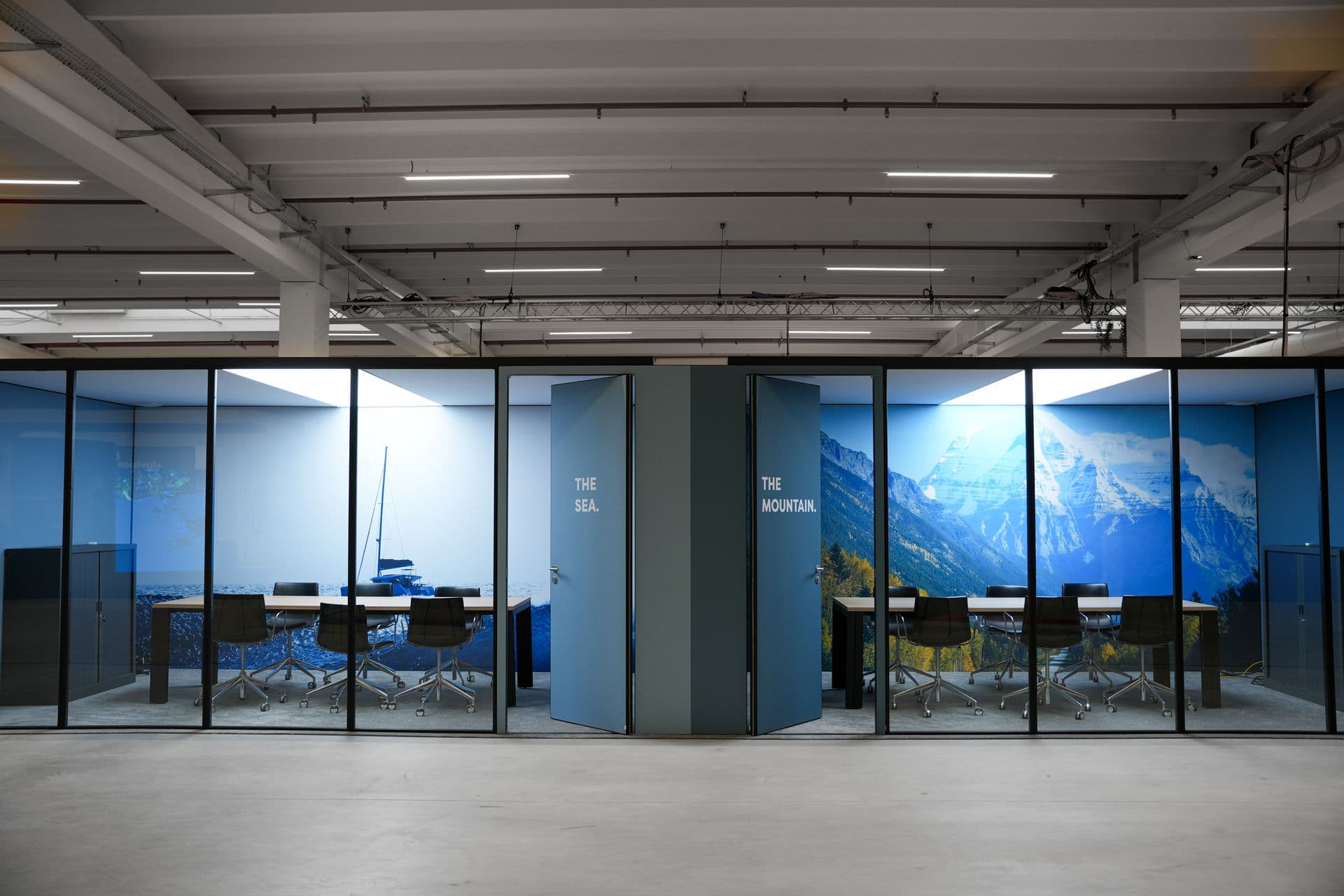 Modular meeting spaces built with Aluvision